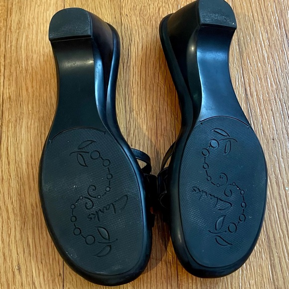 Clarks Leather Black Slip On Heel EUC - Picture 8 of 9